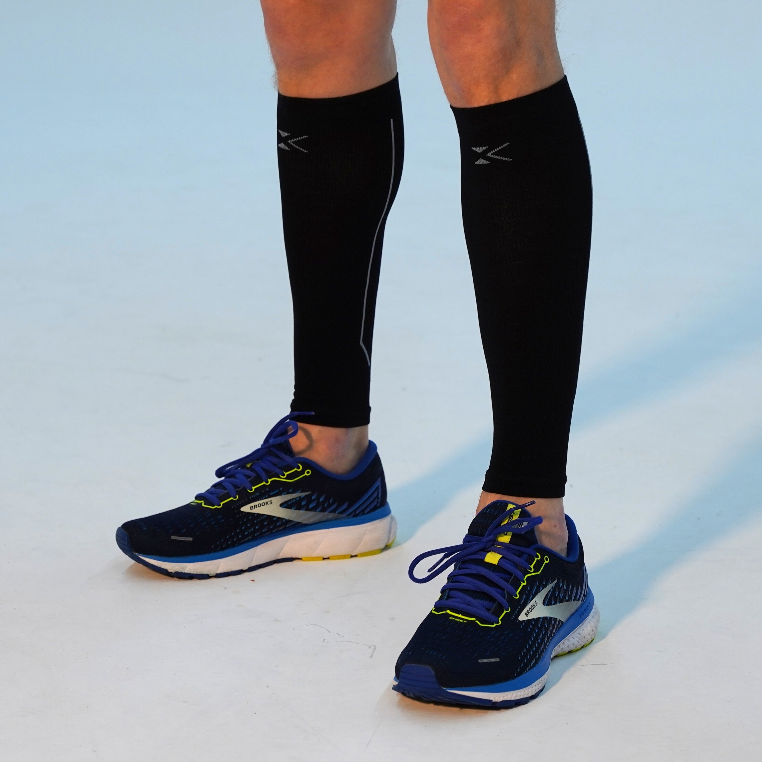 KINEX Calf compression sleeves black in detail